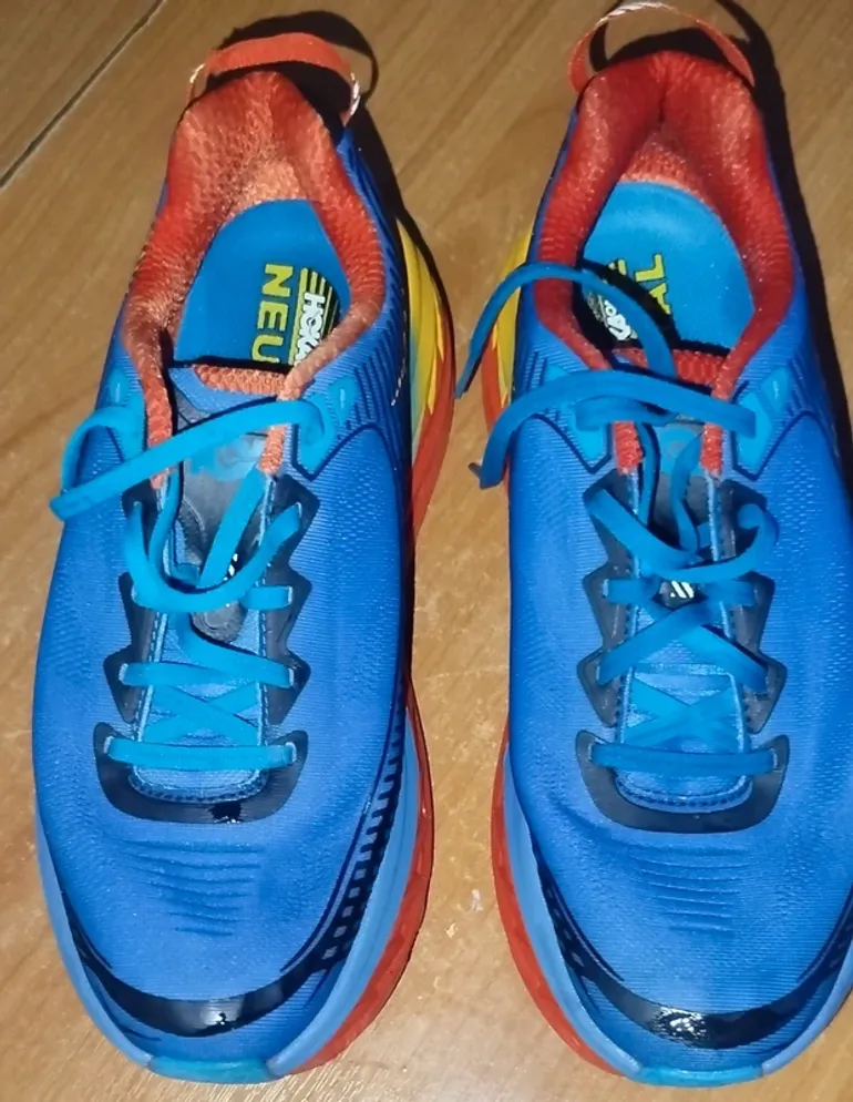 Hoka Running Shoes bike usato — immagine 3 di 4
