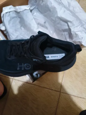Used Intense Bondi 8 Wide Running Shoes