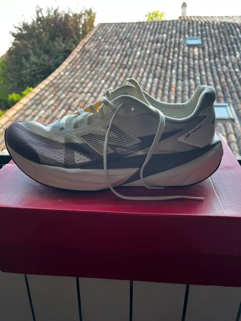 New Balance Rebel V5 bike d'occasion — image 4 sur 5