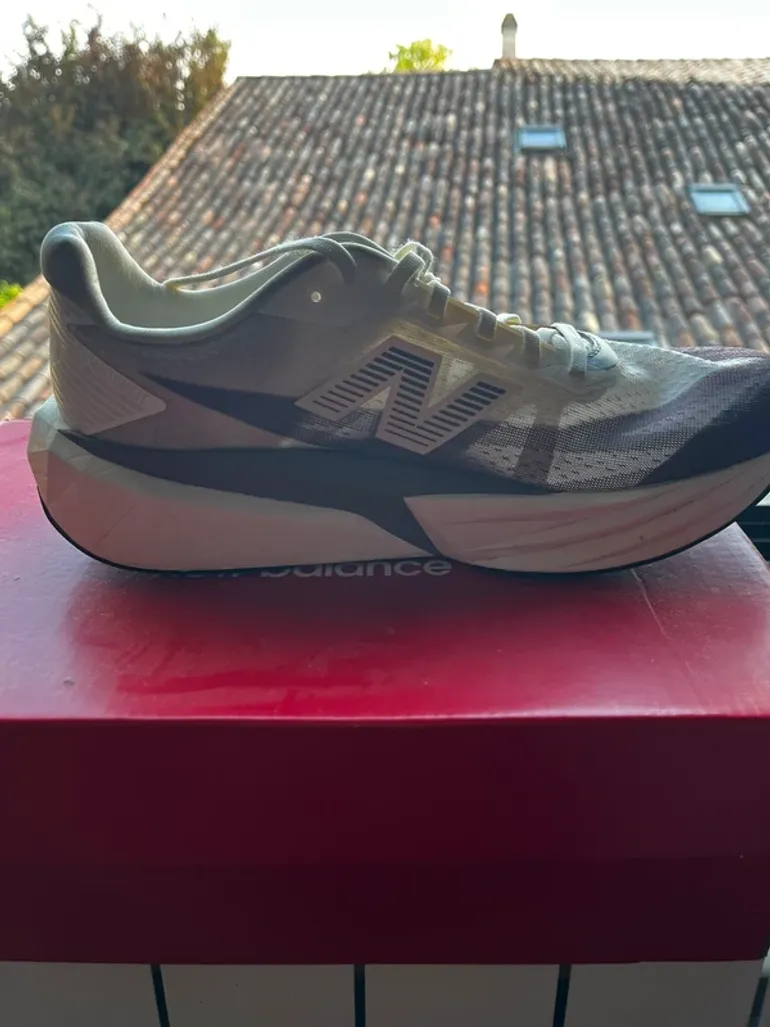 New Balance Rebel V5 bike d'occasion — image 3 sur 5