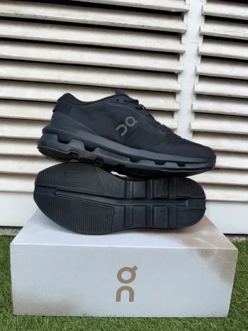100% ON Running Shoes bike usato — immagine 3 di 7