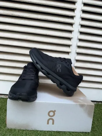 Used 100% ON Running Shoes Running Shoes