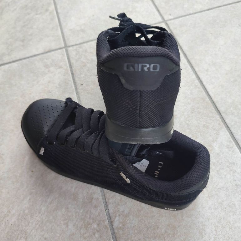 SPD-compatible Shank Cycling Giro Deed Men's Flat-Pedal Bike Shoes
