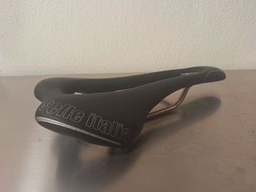 Used Selle Italia SLR Superflow Saddle Saddles & Seatposts