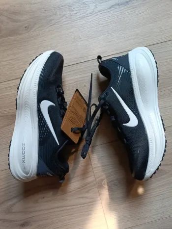 Gebrauchtes Nike Vomero 18 Running Shoes