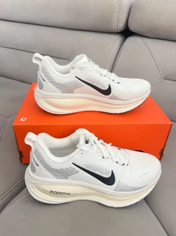 Gebrauchtes Nike Vomero 18 Running Shoes