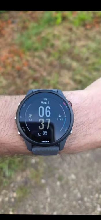 Used Garmin Forerunner 255 Electronics
