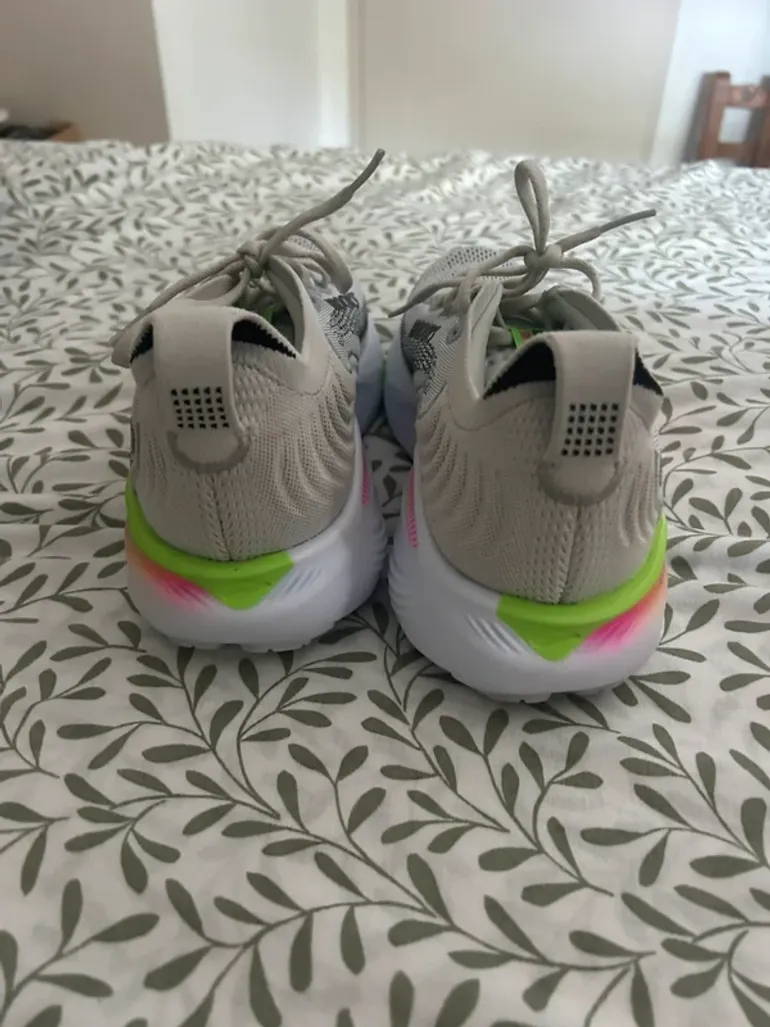 Brooks Running Shoes bike usato — immagine 5 di 9