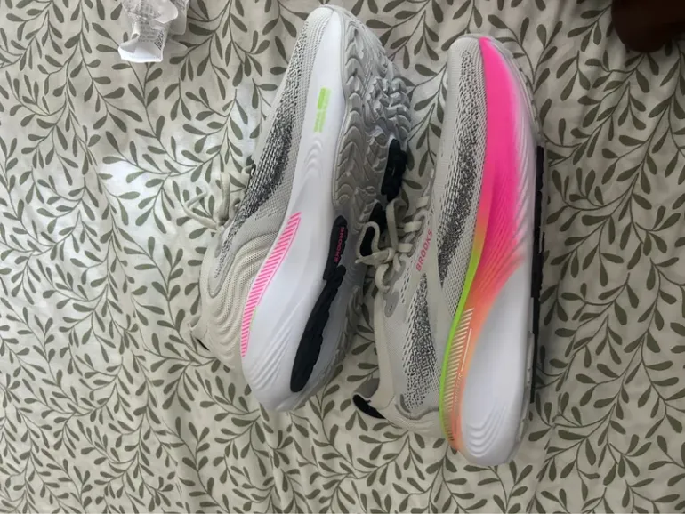 Brooks Running Shoes bike usato — immagine 3 di 9