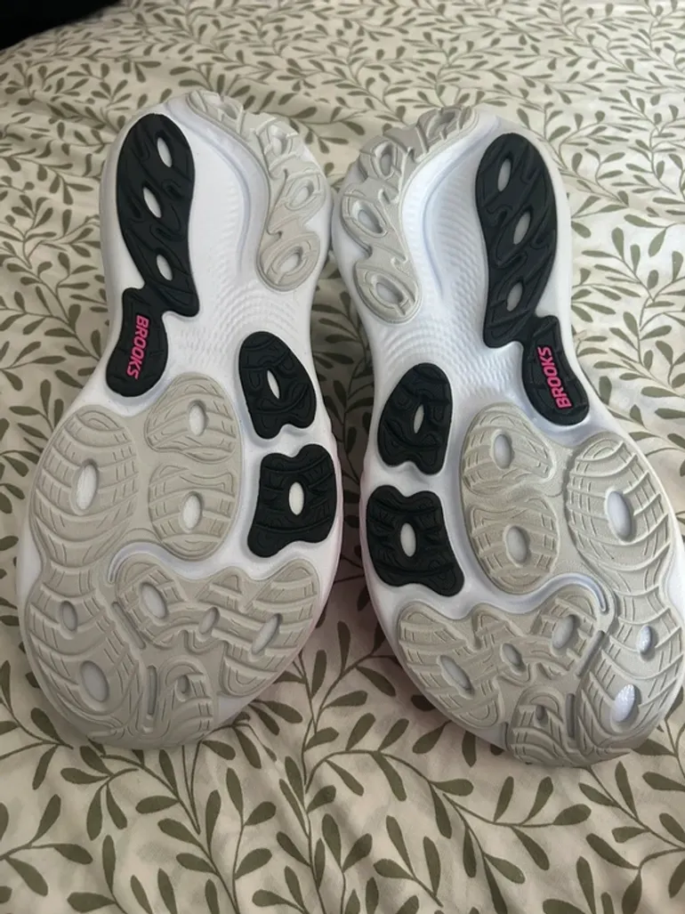 Brooks Running Shoes bike usato — immagine 7 di 9