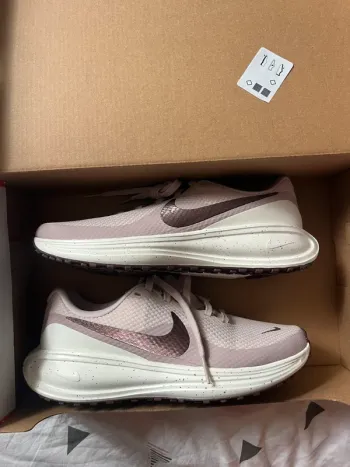 Brugt Nike Revolution 8 SE Running Shoes