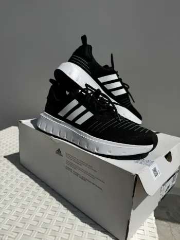 Brugt Adidas Swift Run J bike — billede 3 af 7