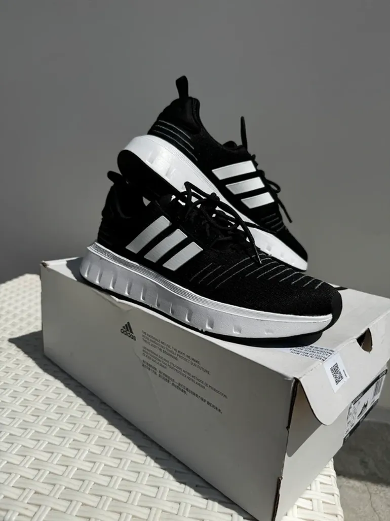 Brugt Adidas Swift Run J bike — billede 3 af 7