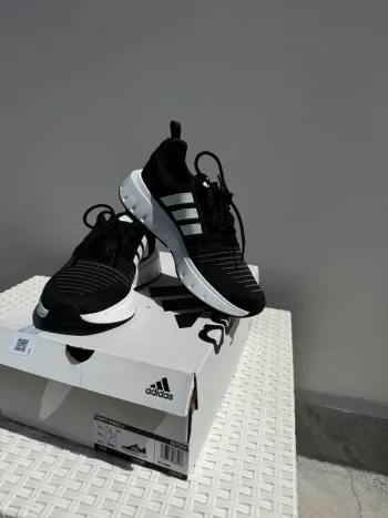 Gebrauchtes Adidas Swift Run J Running Shoes