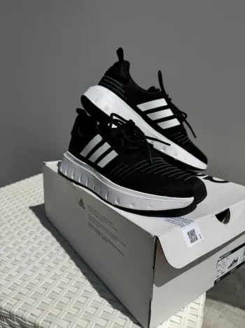 Brugt Adidas Swift Run J bike — billede 2 af 7