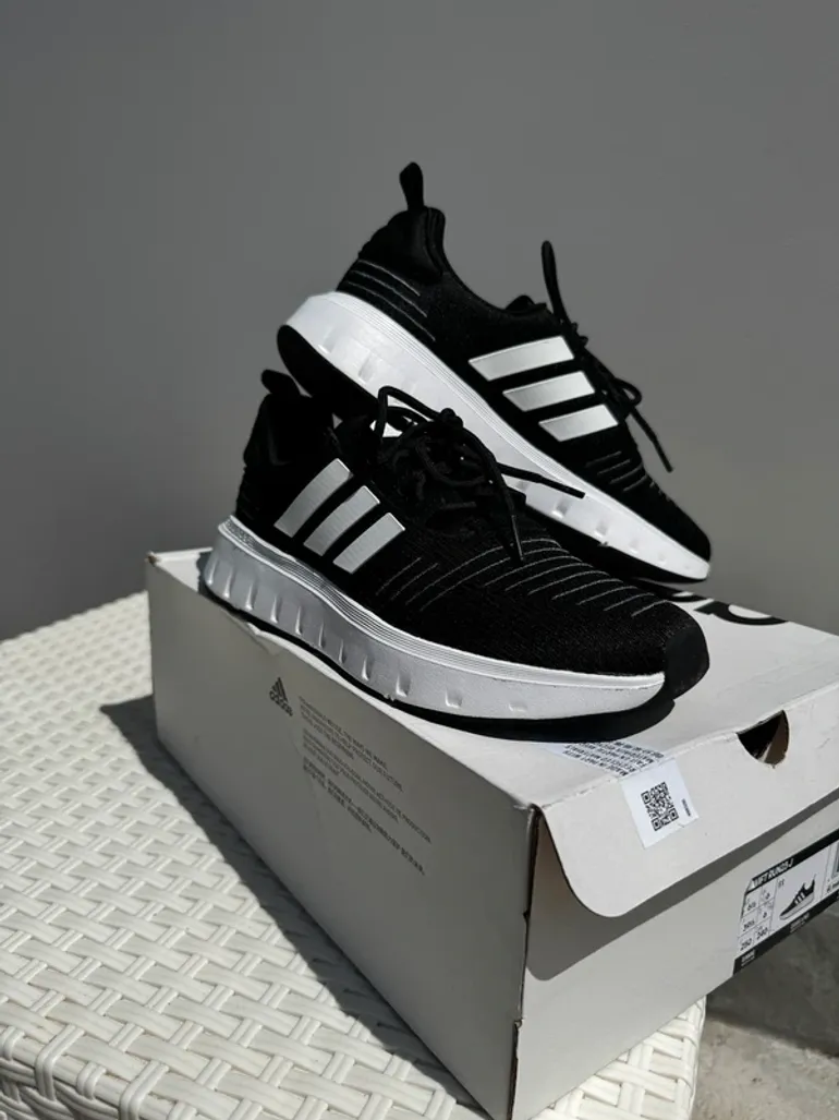 Brugt Adidas Swift Run J bike — billede 2 af 7