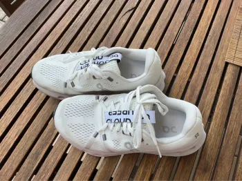 Brugt On Running Cloud Surfer Running Shoes