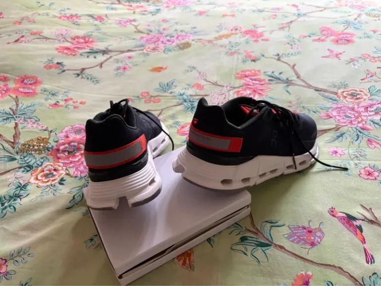 Gebrauchtes On Running On Sneaker bike — Bild 2 von 3