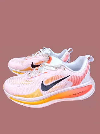 Używany Nike Vomero 18 Running Shoes