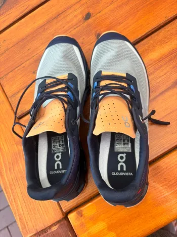 Używany On Running Cloud Vista Running Shoes