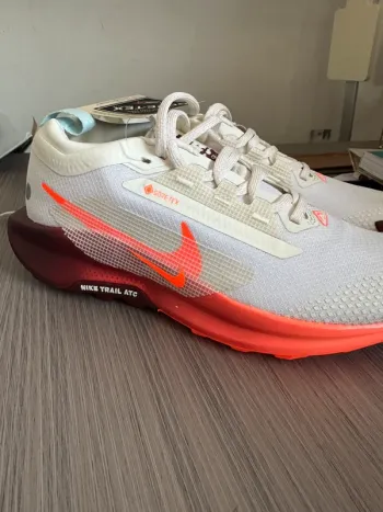 Używany Pegasus Trail 5 Running Shoes