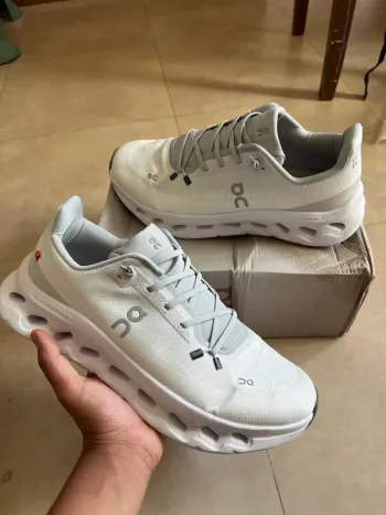 Używany On Running Cloud Running Shoes