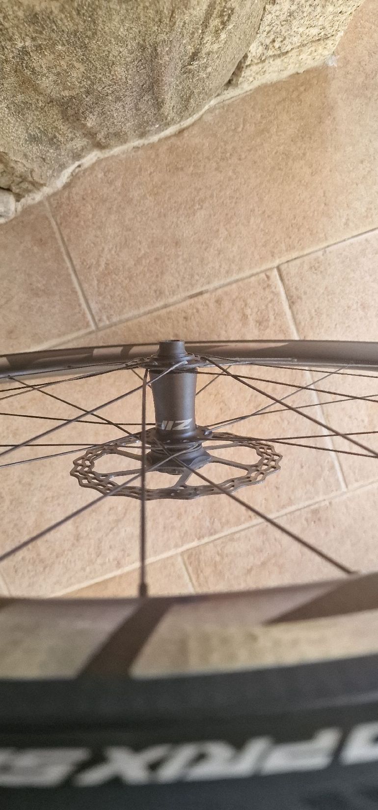 Brugt Zipp 404 Firecrest Disc 2023 bike — billede 8 af 8