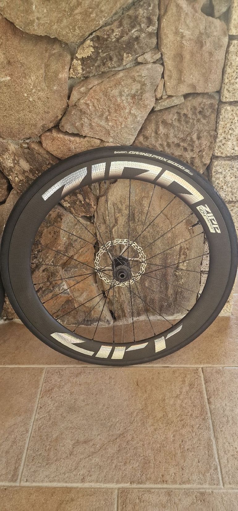 Brugt Zipp 404 Firecrest Disc 2023 bike — billede 4 af 8