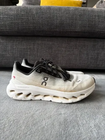 Używany On Running Cloud Phase Running Shoes