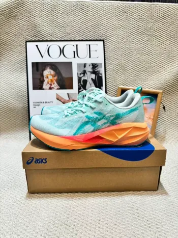 Used Asics Novablast 5 Running Shoes