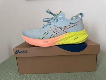 Used Asics Gel Nimbus 26 Running Shoes