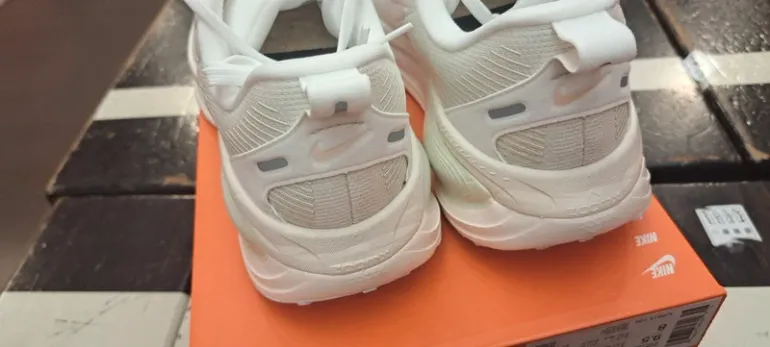Used Nike Vomero 18 ESS bike — image 10 of 13
