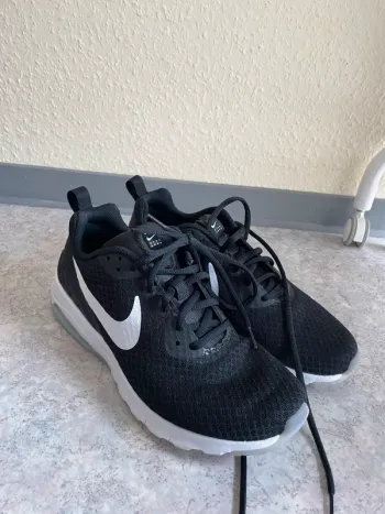 Used Nike Air Max Comfort Running Shoes