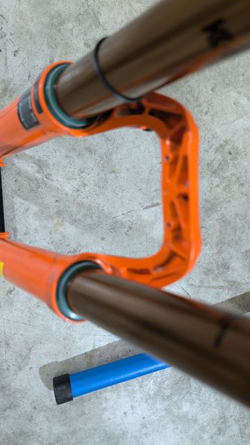 Used Fox 36 Float Grip2 Factory 2021 bike — image 5 of 6