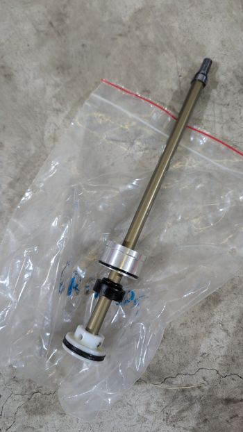 Fox 36 Float Grip2 Factory 2021 bike usato — immagine 2 di 6