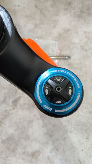Used Fox 36 Float Grip2 Factory 2021 bike — image 3 of 6