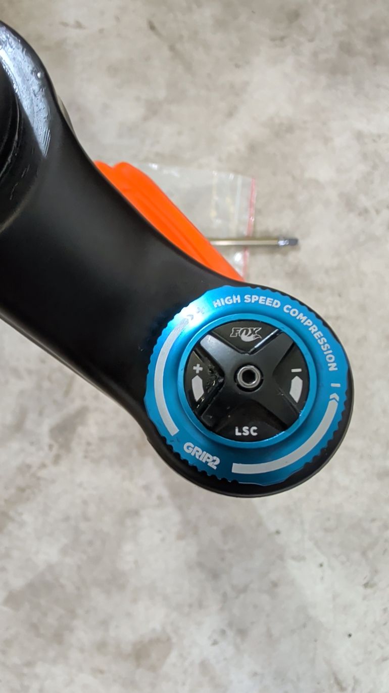 Fox 36 Float Grip2 Factory 2021 bike usato — immagine 3 di 6
