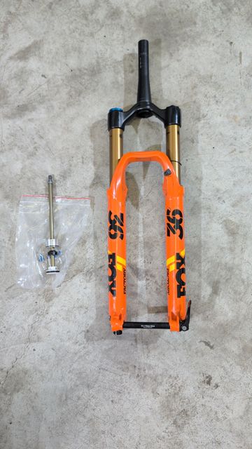 Used Fox 36 Float Grip2 Factory 2021 bike — image 1 of 6