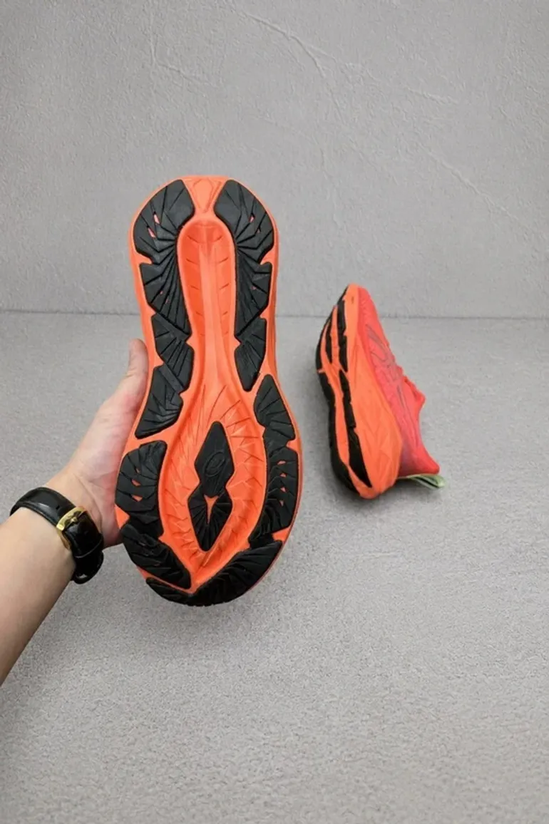 Used Asics NOVABLAST 4 bike — image 9 of 9