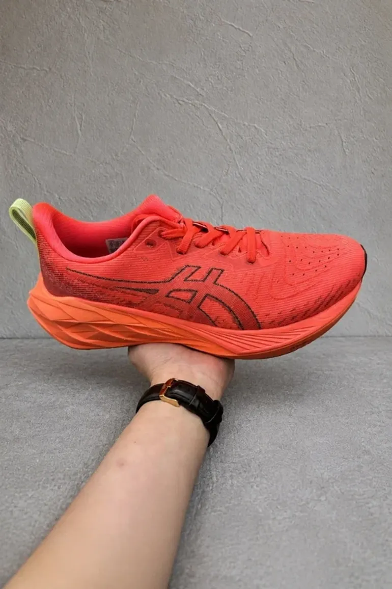 Used Asics NOVABLAST 4 bike — image 2 of 9