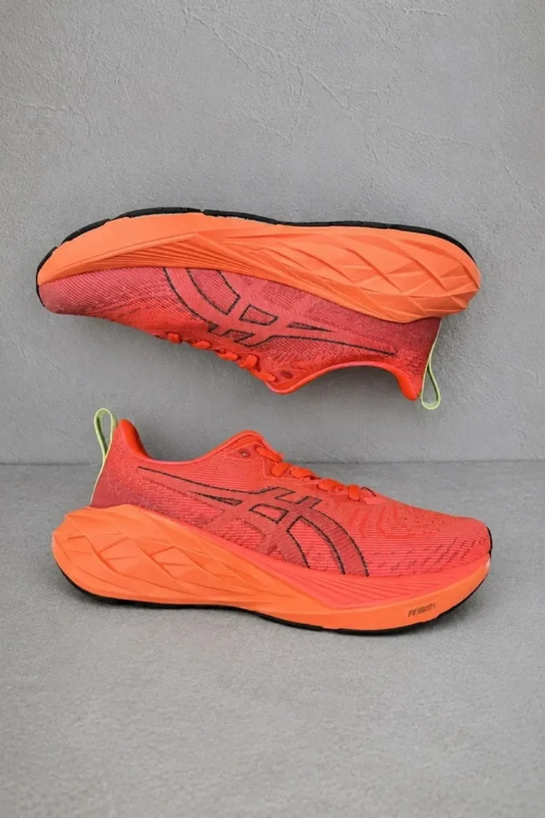 Used Asics NOVABLAST 4 bike — image 5 of 9