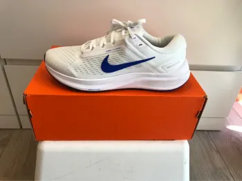 Käytetty Hyper Nike Air Zoom Structure 24 Running Shoes