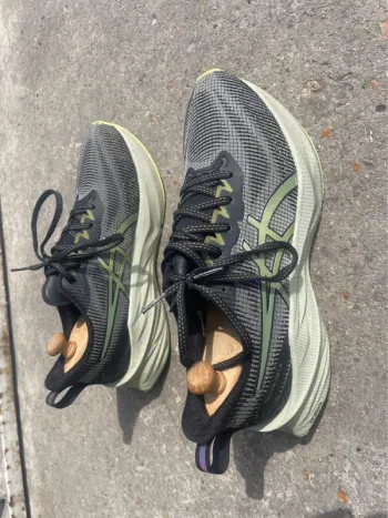 Asics Nova Blast Running Shoes usato