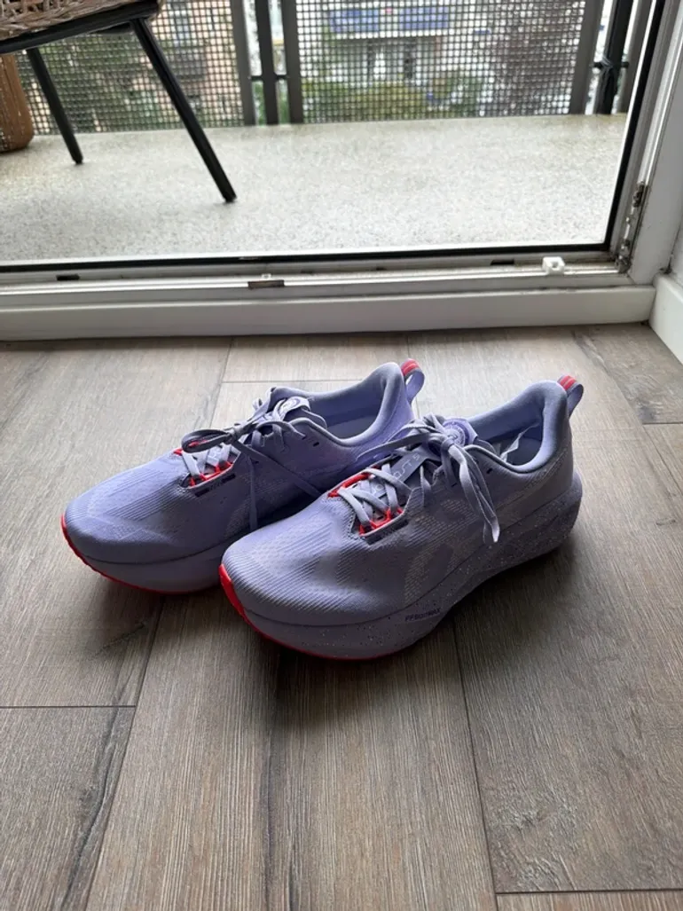 Brugt Asics Novablast 5 Tokyo bike — billede 2 af 7