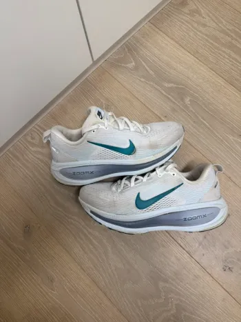 Używany Nike Vomero 18 Running Shoes