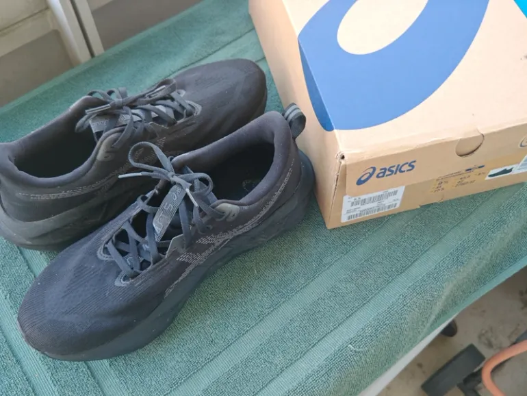Brugt Asics Novablast 5 bike — billede 2 af 12