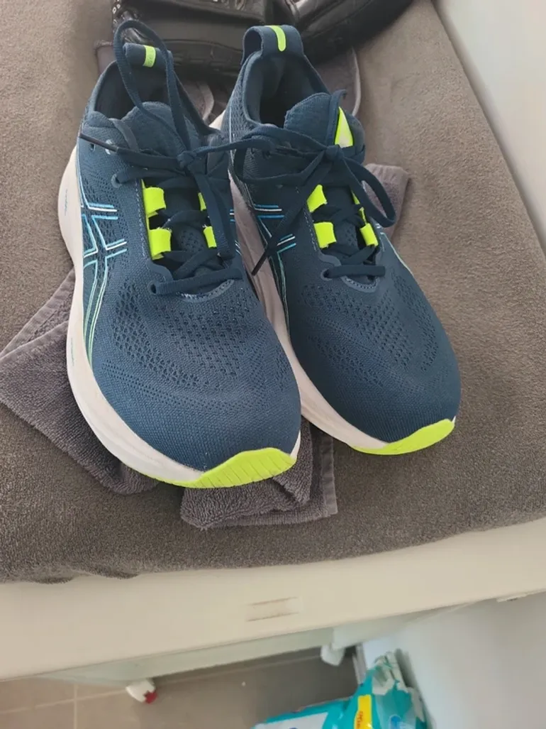 Used Asics Gel Nimbus 26 bike — image 2 of 4