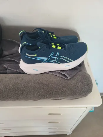 Used Asics Gel Nimbus 26 Running Shoes