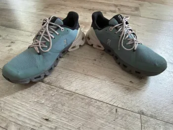 Tweedehands On Running Cloud Waterproof bike — afbeelding 4 van 10