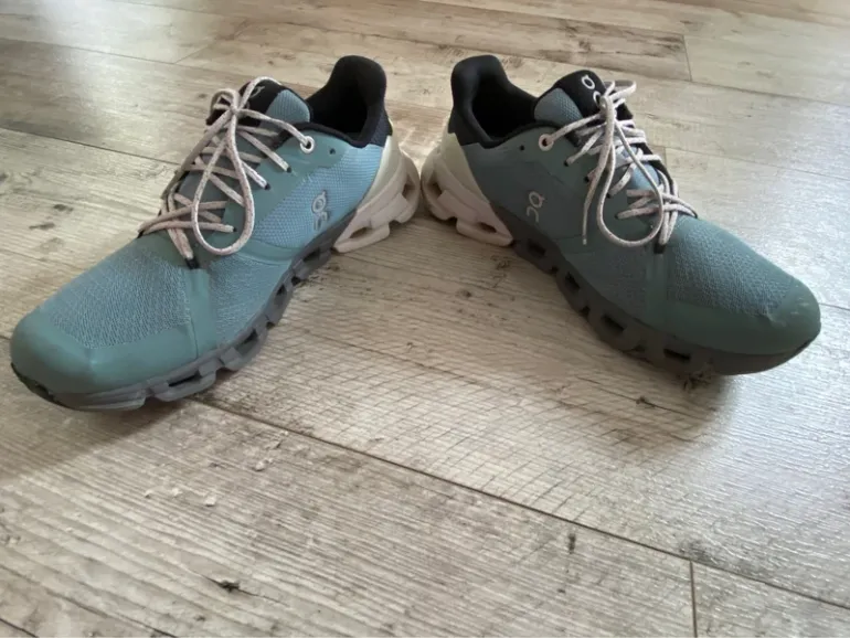 Tweedehands On Running Cloud Waterproof bike — afbeelding 4 van 10